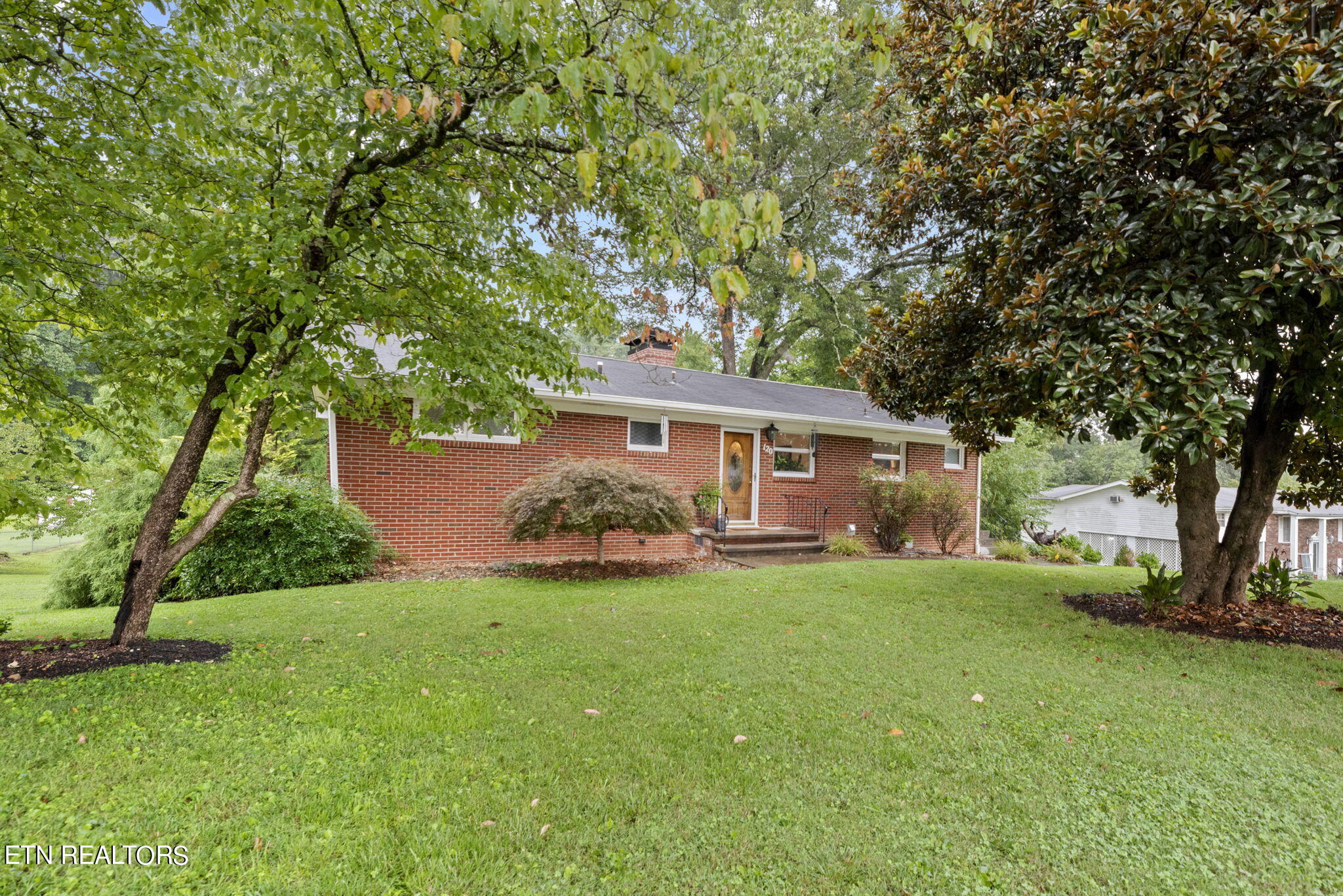 120 North Seneca Road Oak Ridge, TN 37830 - Photo 3 of 32 3-web-or-mls-NSnc120 (101)