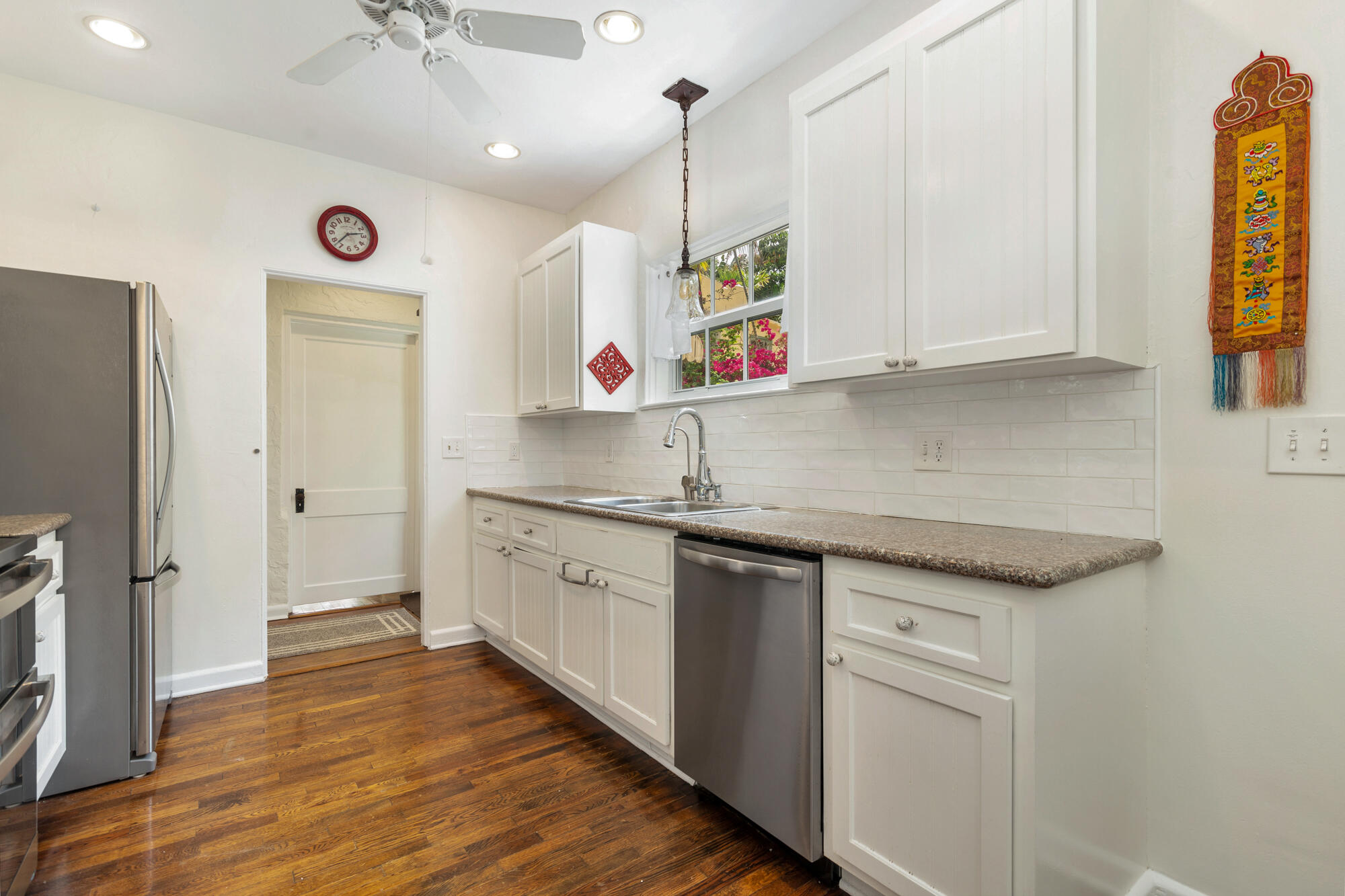 714 Sunset Road West Palm Beach, FL 33401 - Photo 10 of 31 Kitchen