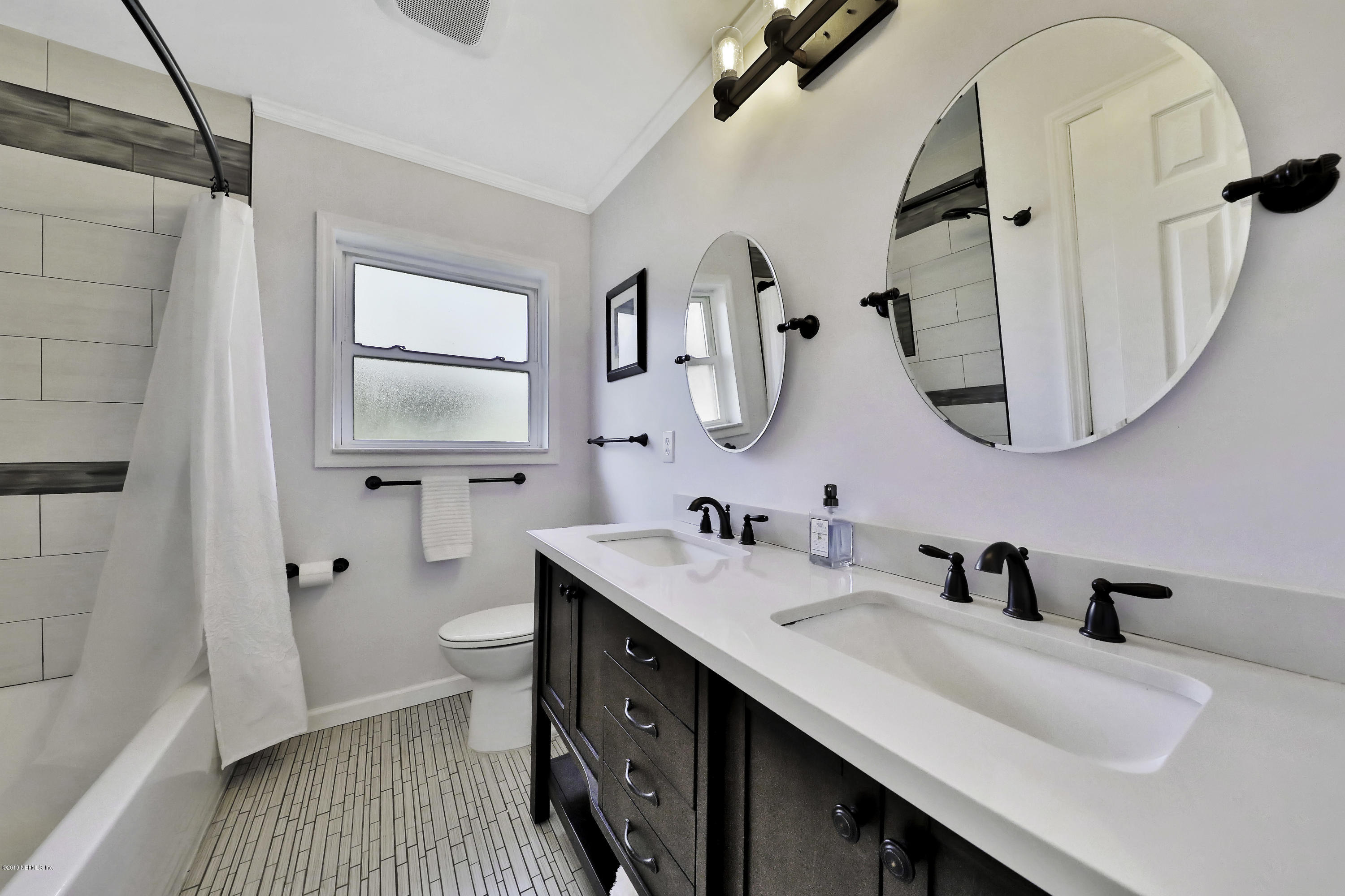 620 Matterhorn Road Jacksonville, FL 32216 - Photo 16 of 20 Hall bath