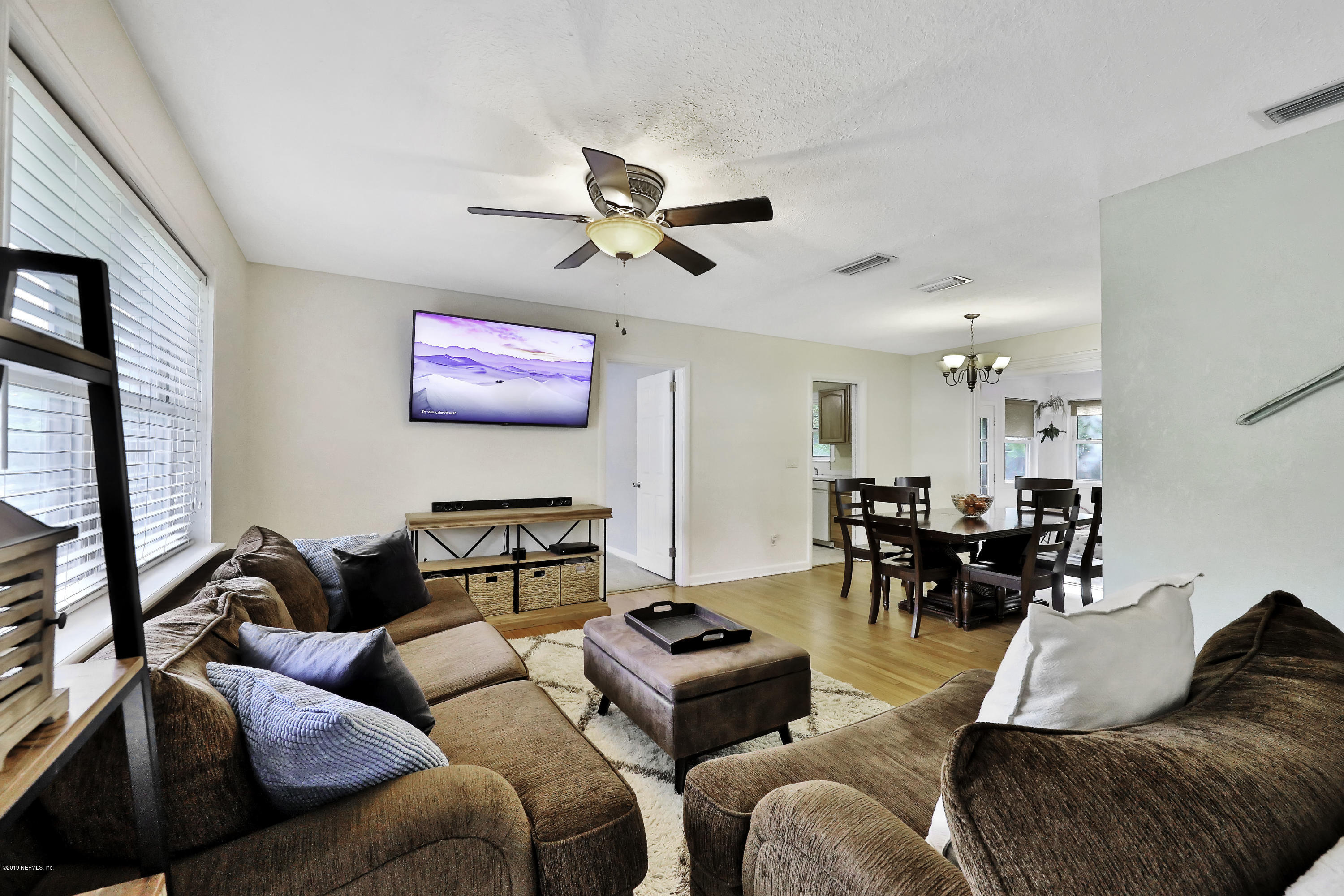620 Matterhorn Road Jacksonville, FL 32216 - Photo 3 of 20 Living Room