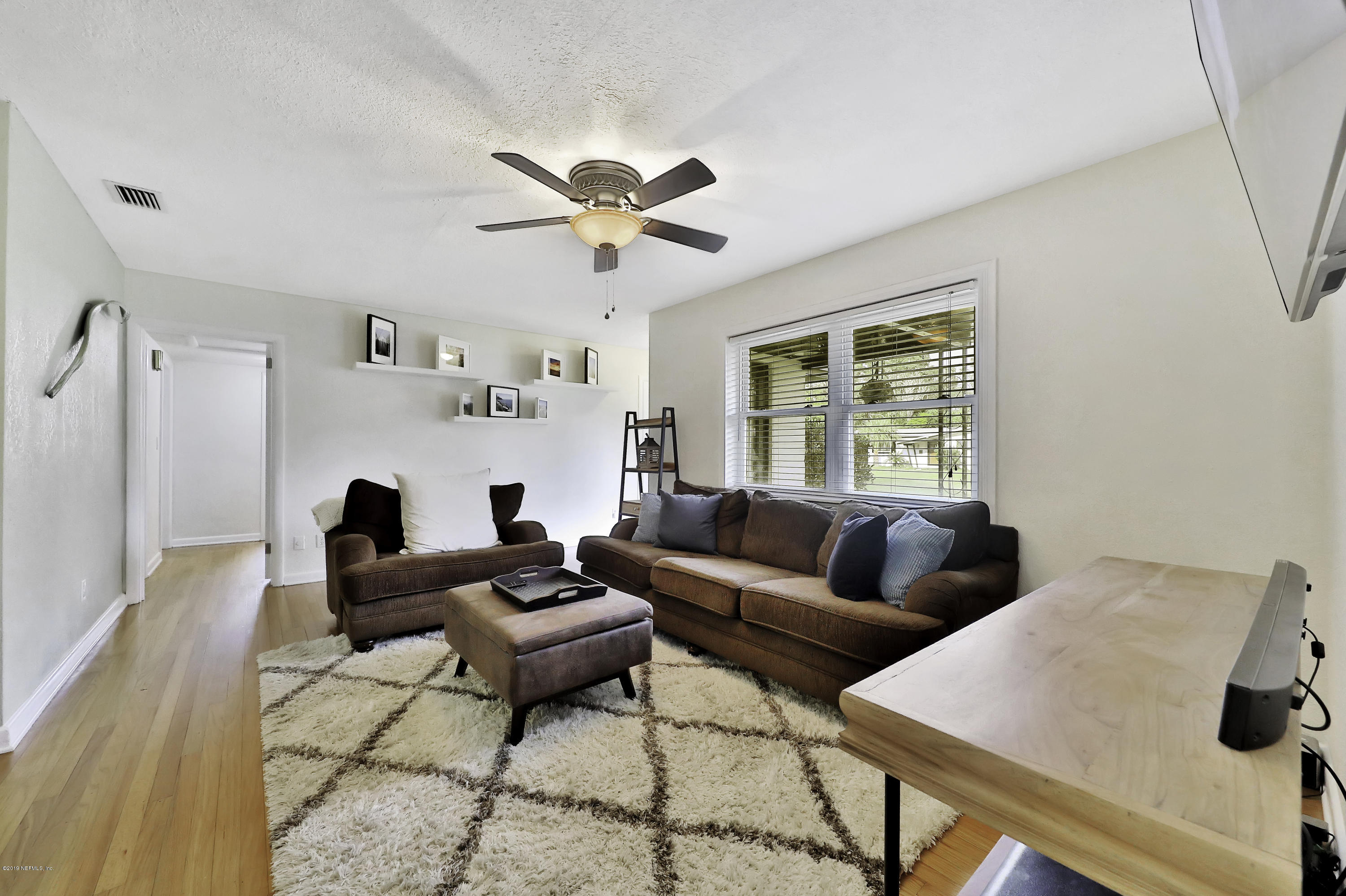 620 Matterhorn Road Jacksonville, FL 32216 - Photo 4 of 20 Living Room 2