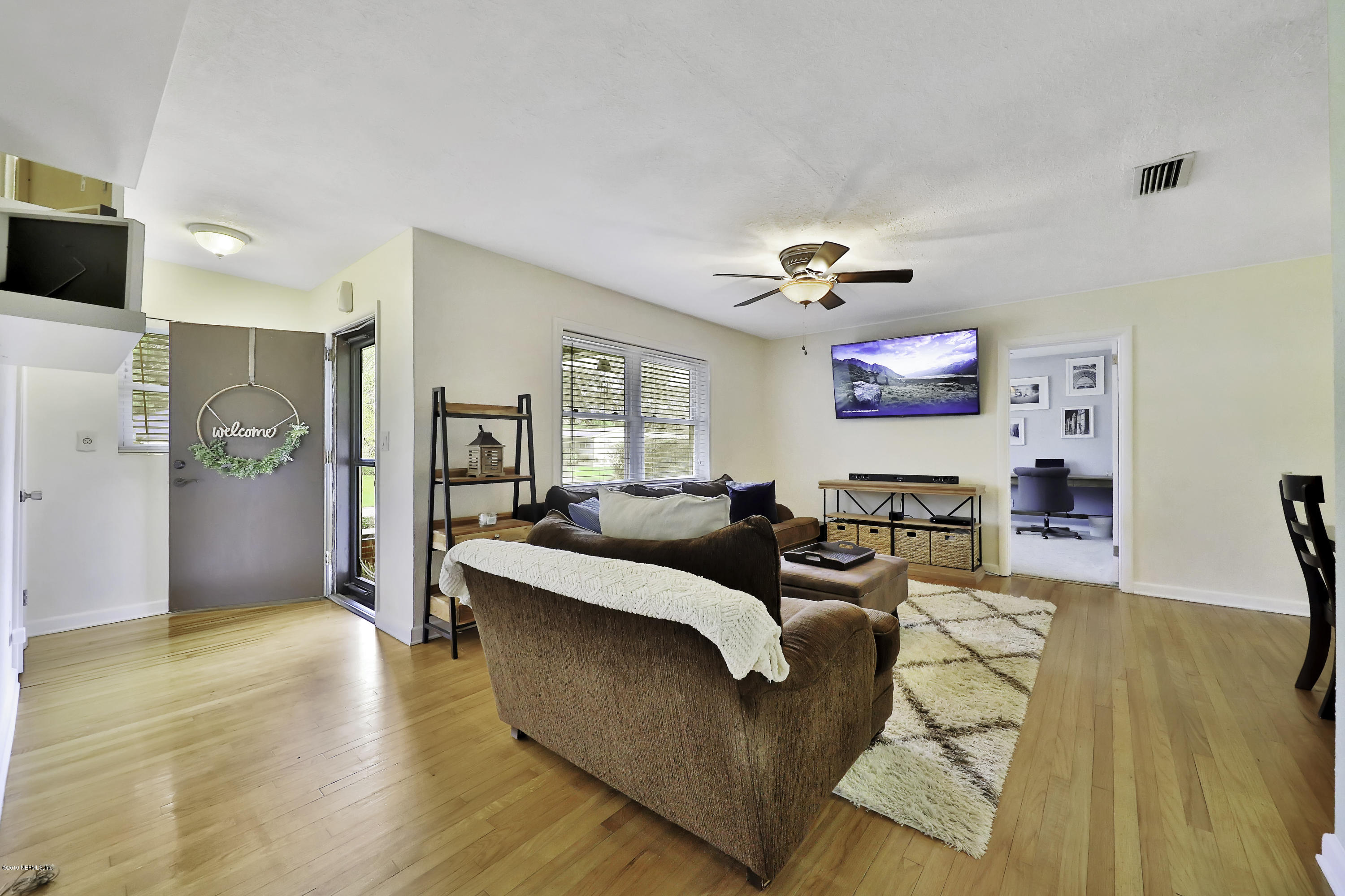 620 Matterhorn Road Jacksonville, FL 32216 - Photo 5 of 20 Living Room 3