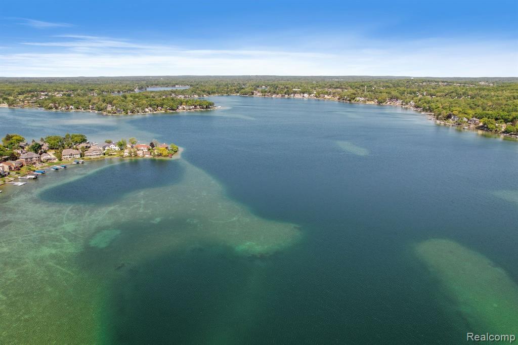 2460 Lakena Road West Bloomfield, MI 48324 - Photo 47 of 53