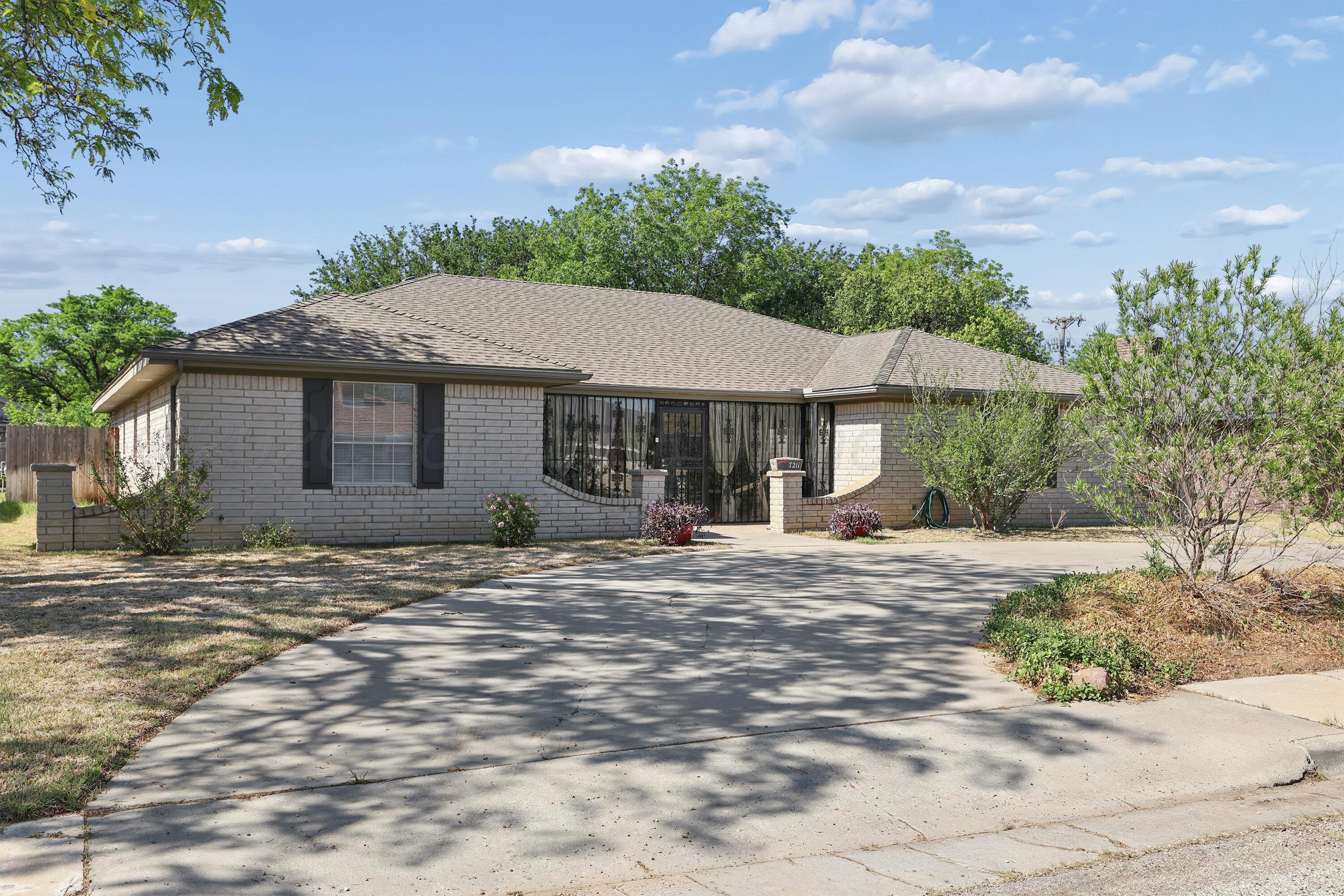 7211 Gainsborough Road Amarillo, TX 79106 - Photo 27 of 27 Front Circle Drive