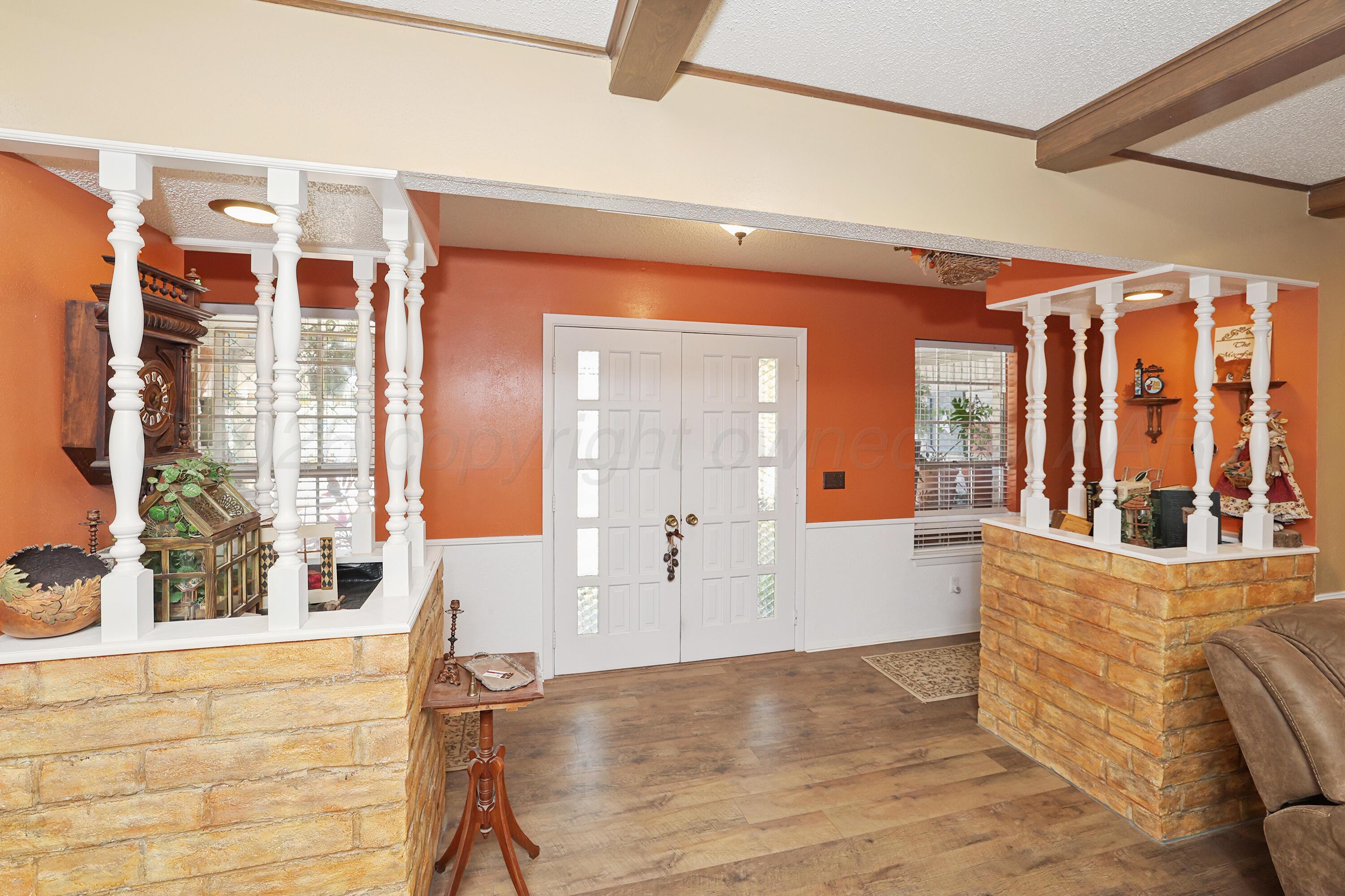 7211 Gainsborough Road Amarillo, TX 79106 - Photo 3 of 27 Entry