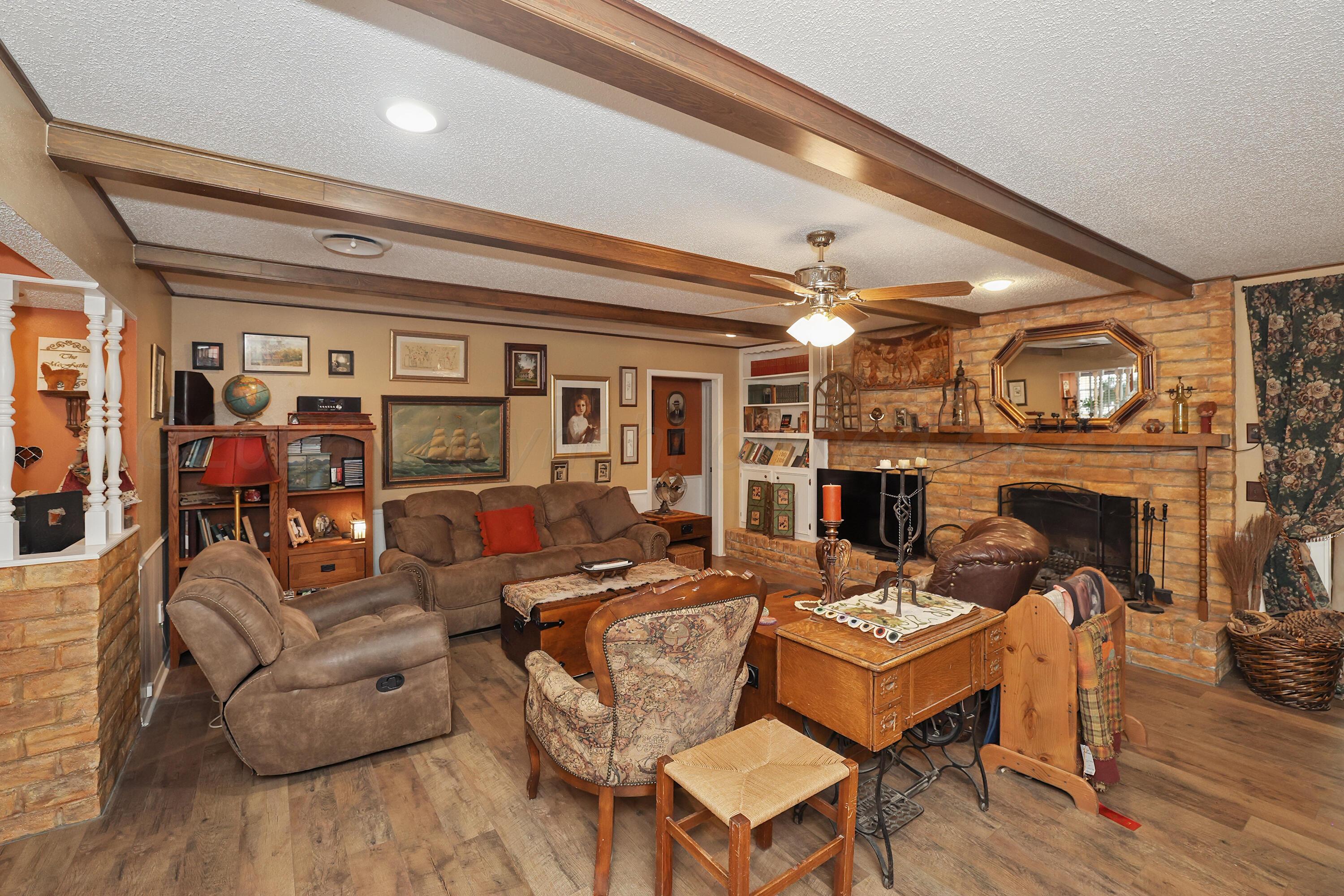 7211 Gainsborough Road Amarillo, TX 79106 - Photo 4 of 27 Living Area