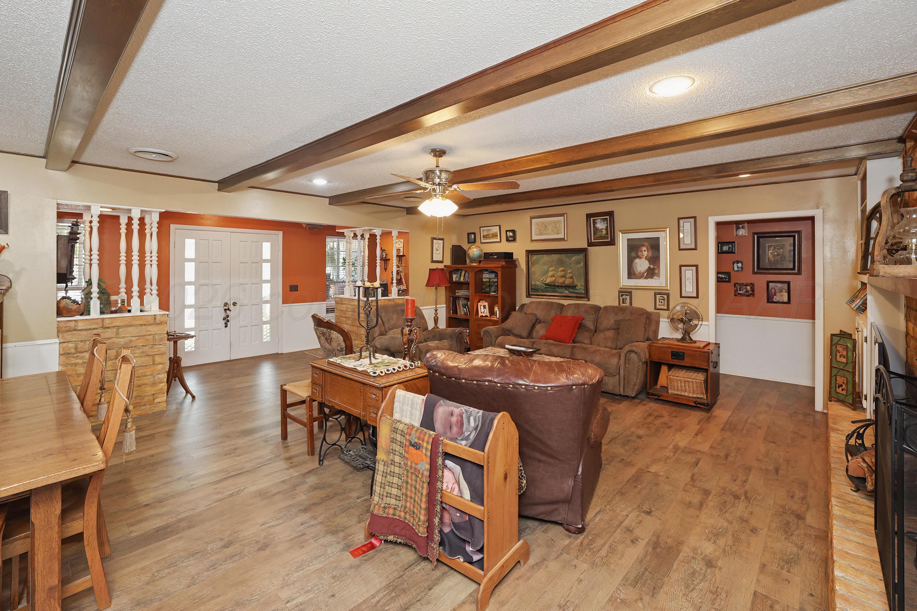 7211 Gainsborough Road Amarillo, TX 79106 - Photo 5 of 27 Living Area