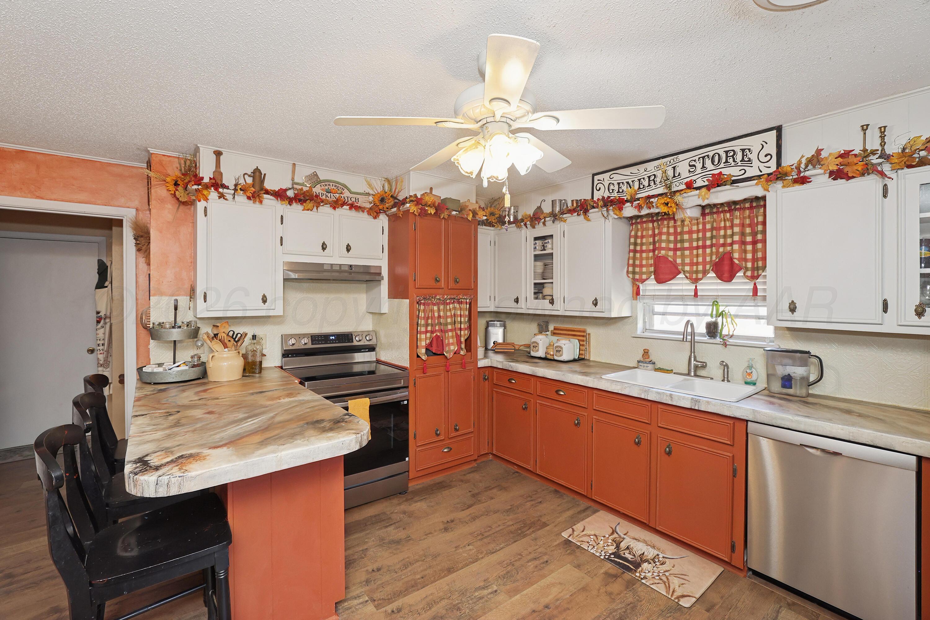 7211 Gainsborough Road Amarillo, TX 79106 - Photo 8 of 27 Kitchen