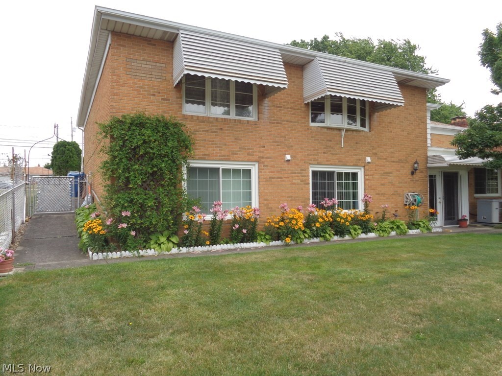 6944 Broadview Road Cleveland, OH 44134 - Photo 3 of 25 Private entrance to Additional Suite!
