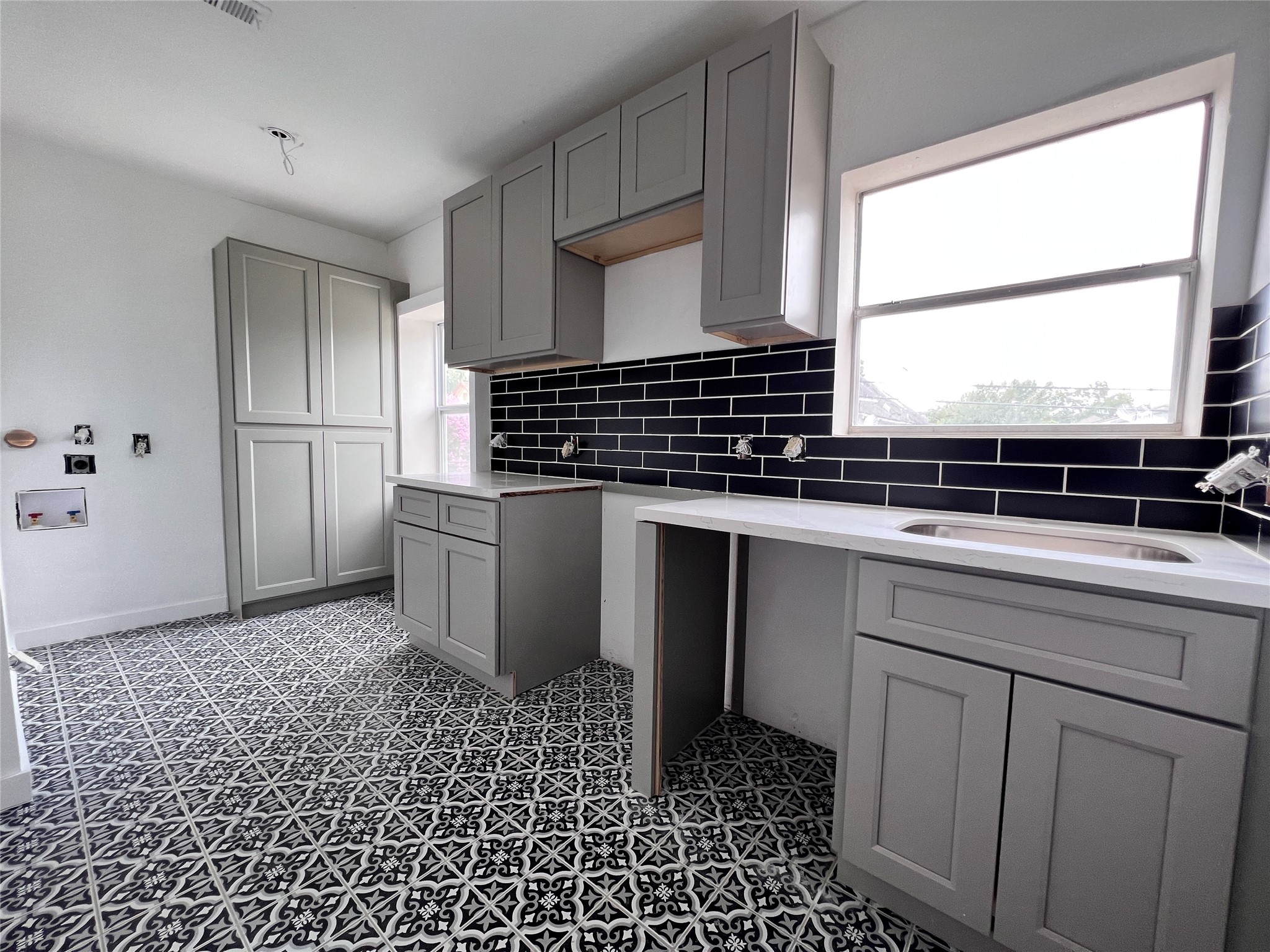 415 Fairview Street, Unit 8 Houston, TX 77006 - Photo 4 of 19 This unit is equipped with updated appliances, Stackable W/D, full size microwave, full size refrigerator and full size dishwasher!