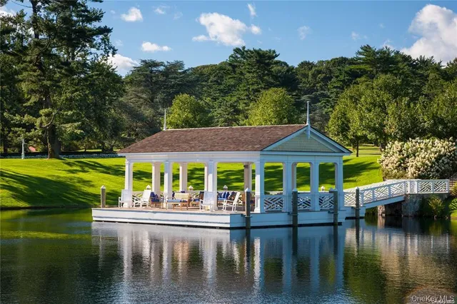 $2,750,000 | 6 Stable Lane, Old Westbury, NY 11568