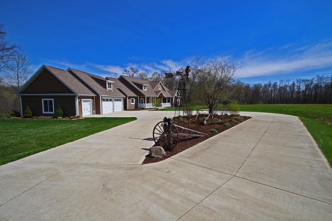 1667 Biers Run Road Chillicothe, OH 45601 - Photo 2 of 18
