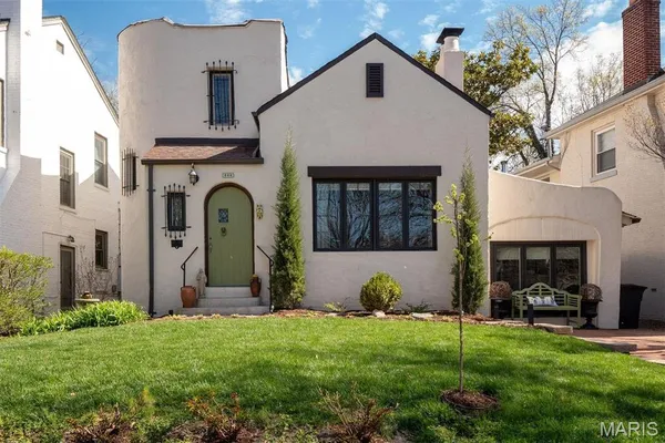 $3,500 | 444 Carswold Drive, Clayton, MO 63105