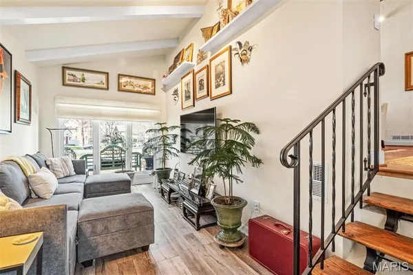 $3,500 | 444 Carswold Drive, Clayton, MO 63105