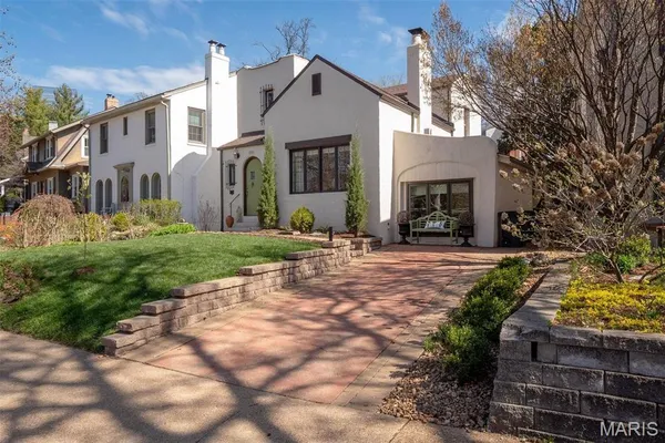 $3,500 | 444 Carswold Drive, Clayton, MO 63105