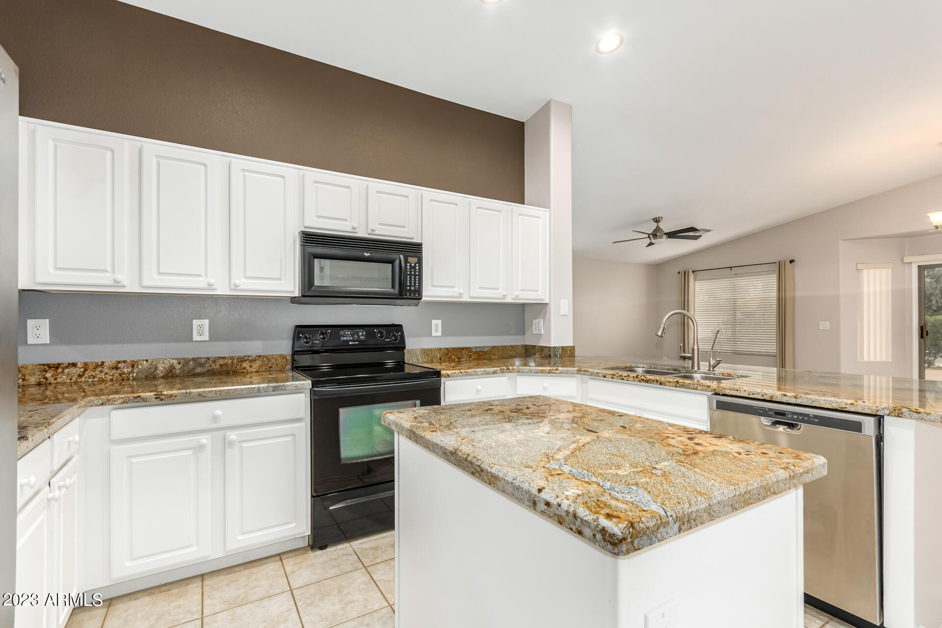 4637 East Walnut Road Gilbert, AZ 85298 - Photo 8 of 43 0013-12 - Walnut 4637