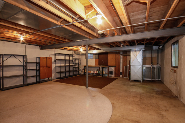 800 Ridgemoor Drive Willowbrook, IL 60527 - Photo 16 of 20