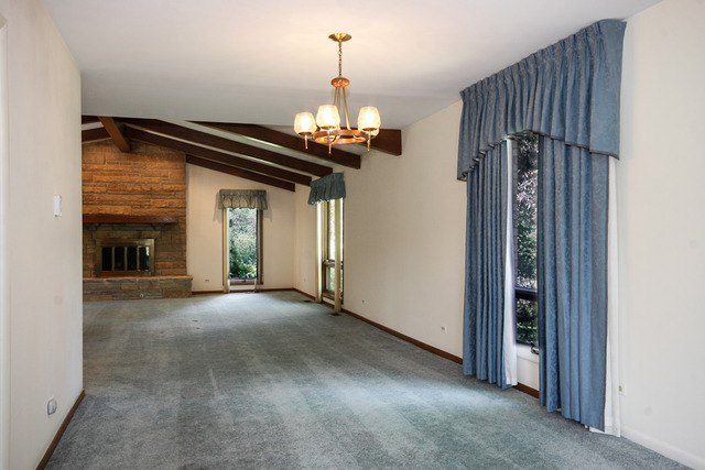 800 Ridgemoor Drive Willowbrook, IL 60527 - Photo 3 of 20