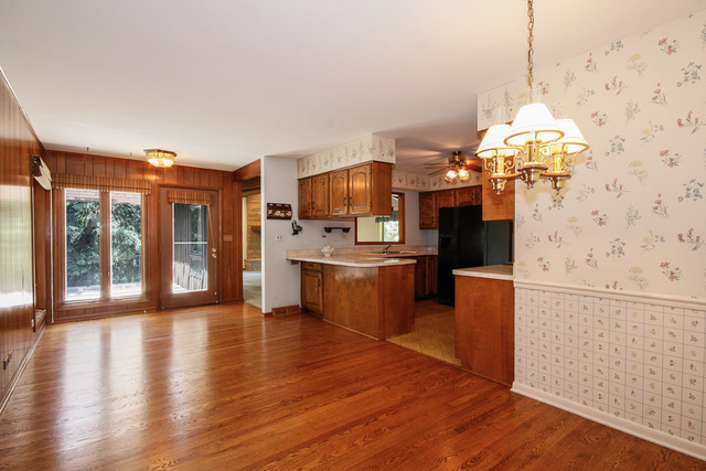 800 Ridgemoor Drive Willowbrook, IL 60527 - Photo 4 of 20