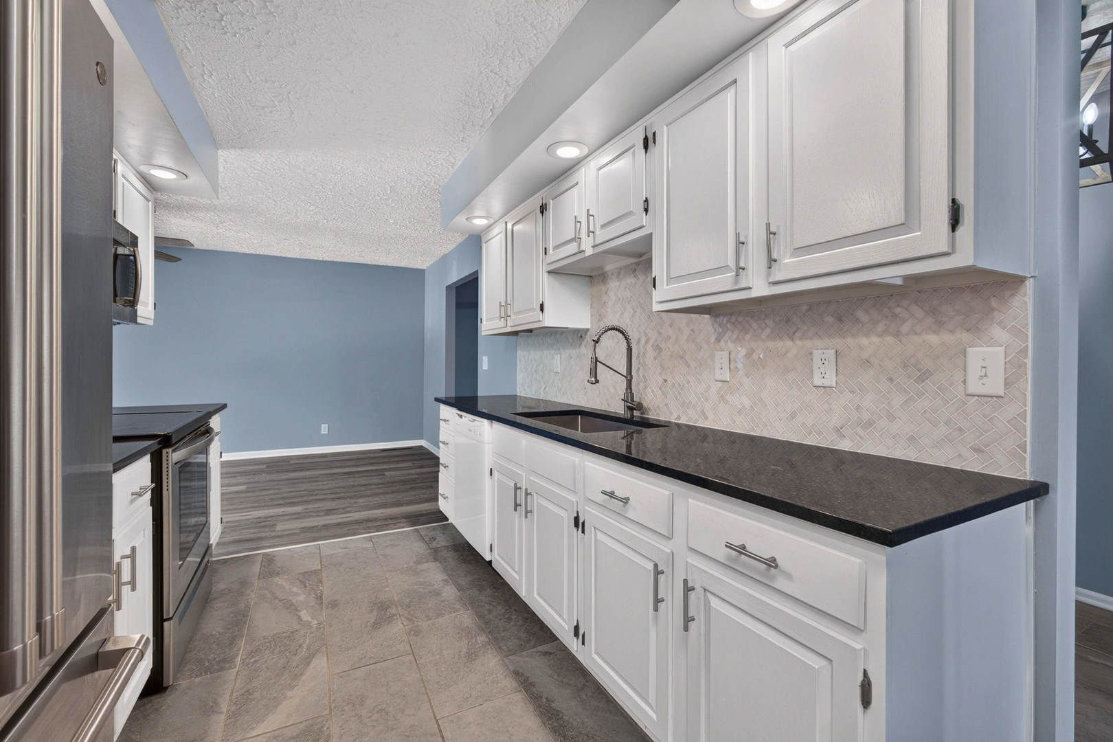 6401 Utica Ridge Road, Unit 12 Davenport, IA 52807 - Photo 7 of 35