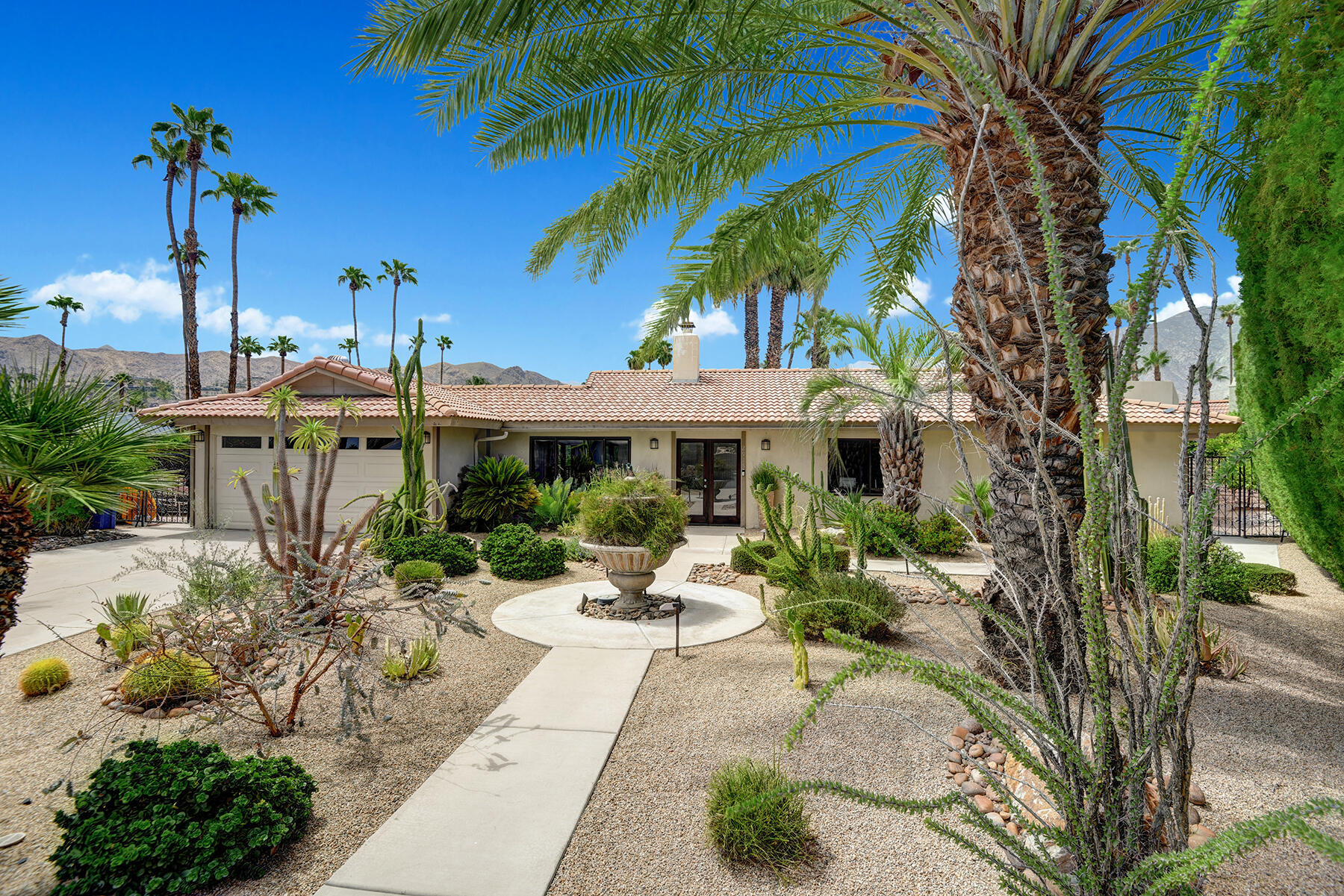 2915 Guadalupe Road Palm Springs, CA 92264 - Photo 13 of 52 a view of a patio with table and chairs potted plants and palm trees