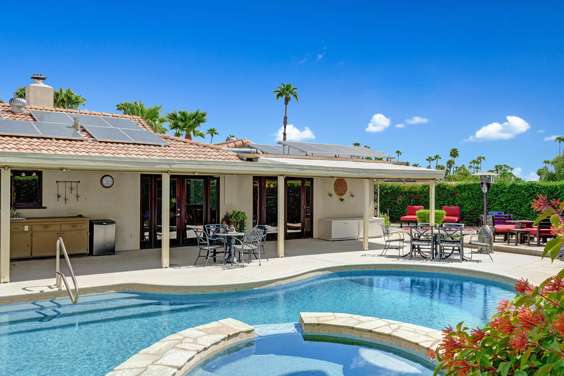 2915 Guadalupe Road Palm Springs, CA 92264 - Photo 28 of 52 a view of a swimming pool with outdoor seating