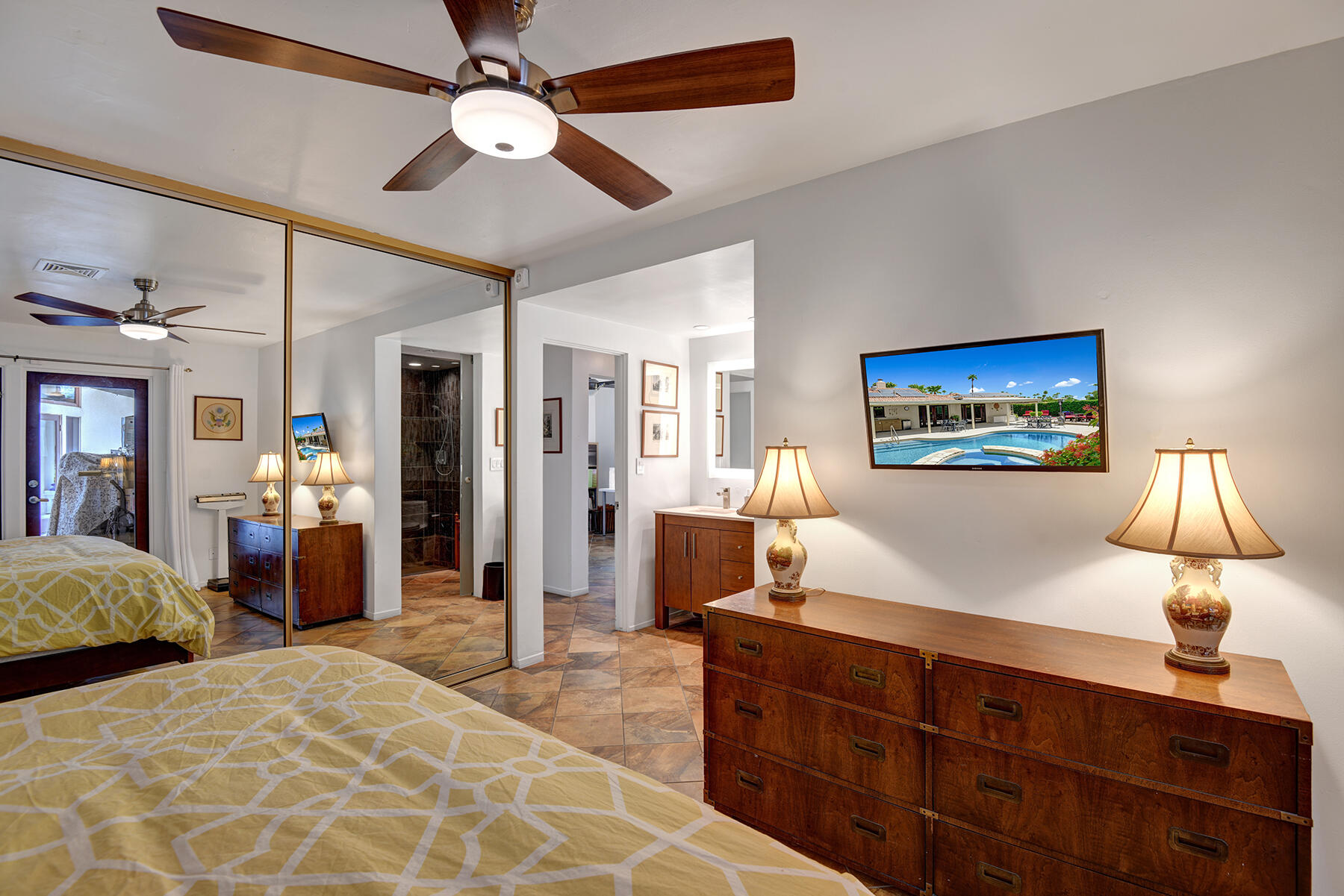 2915 Guadalupe Road Palm Springs, CA 92264 - Photo 38 of 52 a bedroom with a bed and a lamp on table