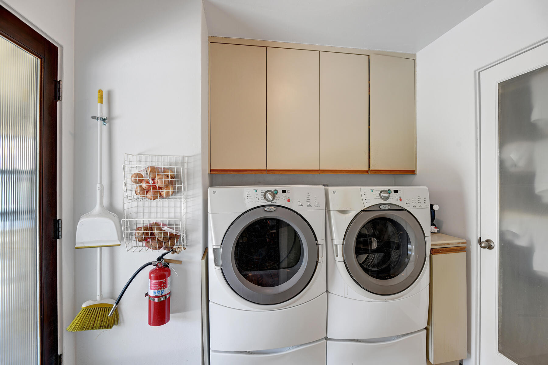 2915 Guadalupe Road Palm Springs, CA 92264 - Photo 41 of 52 a utility room with dryer and washer