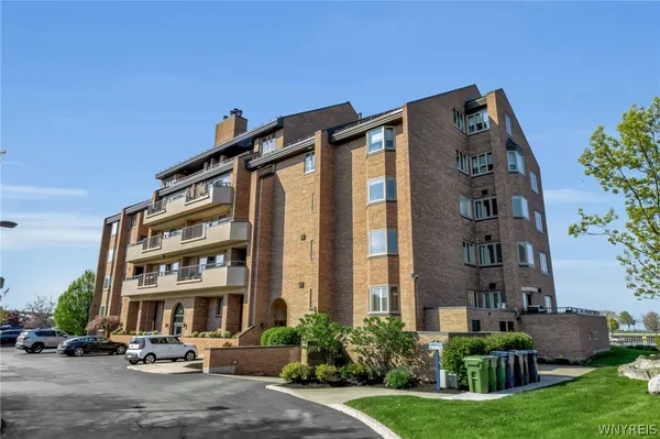 $2,500 | 40 Waterfront Circle, Unit 306, Buffalo, NY 14202