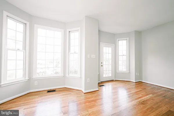 $690,000 | 6584 Irvin Court, Alexandria, VA 22312