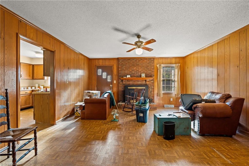 4611 Beth Road Greensboro, NC 27406 - Photo 4 of 36 Gallery Image 4