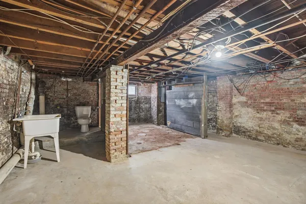 $425,000 | 209 Hamilton Street, Harrison, NJ 07029