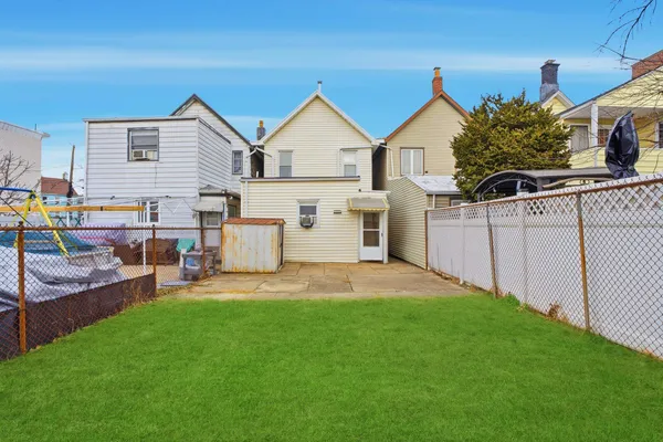 $425,000 | 209 Hamilton Street, Harrison, NJ 07029