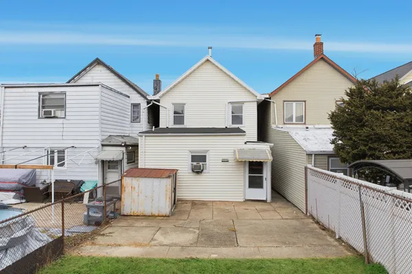 $425,000 | 209 Hamilton Street, Harrison, NJ 07029