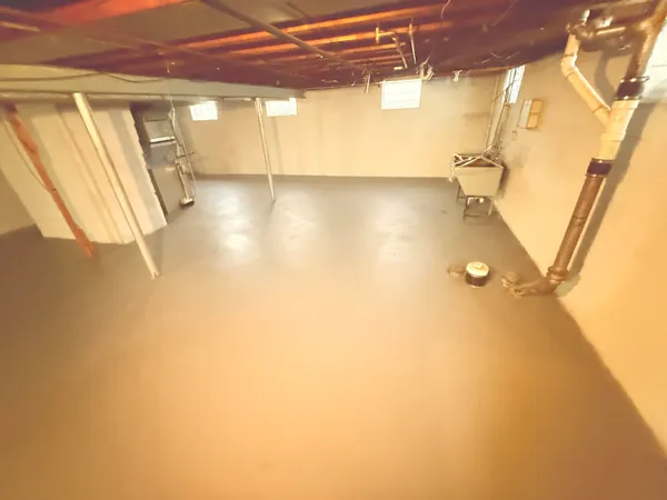 $152,500 | 16475 East 8 Mile Road, Eastpointe, MI 48021