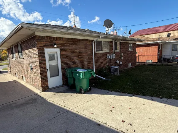 $152,500 | 16475 East 8 Mile Road, Eastpointe, MI 48021