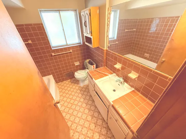 $152,500 | 16475 East 8 Mile Road, Eastpointe, MI 48021