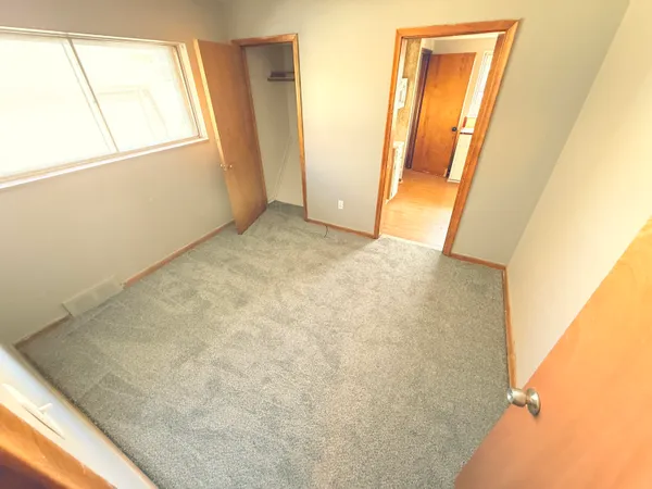 $152,500 | 16475 East 8 Mile Road, Eastpointe, MI 48021