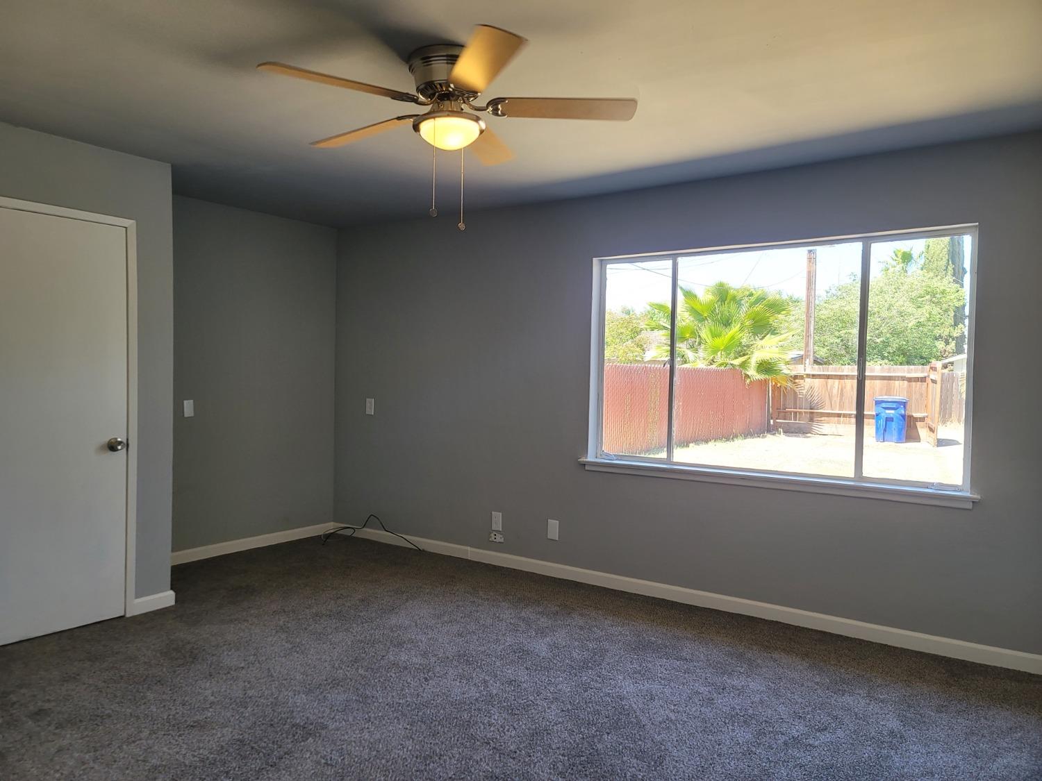 522 Willis Avenue Madera, CA 93637 - Photo 15 of 40 an empty room with a window