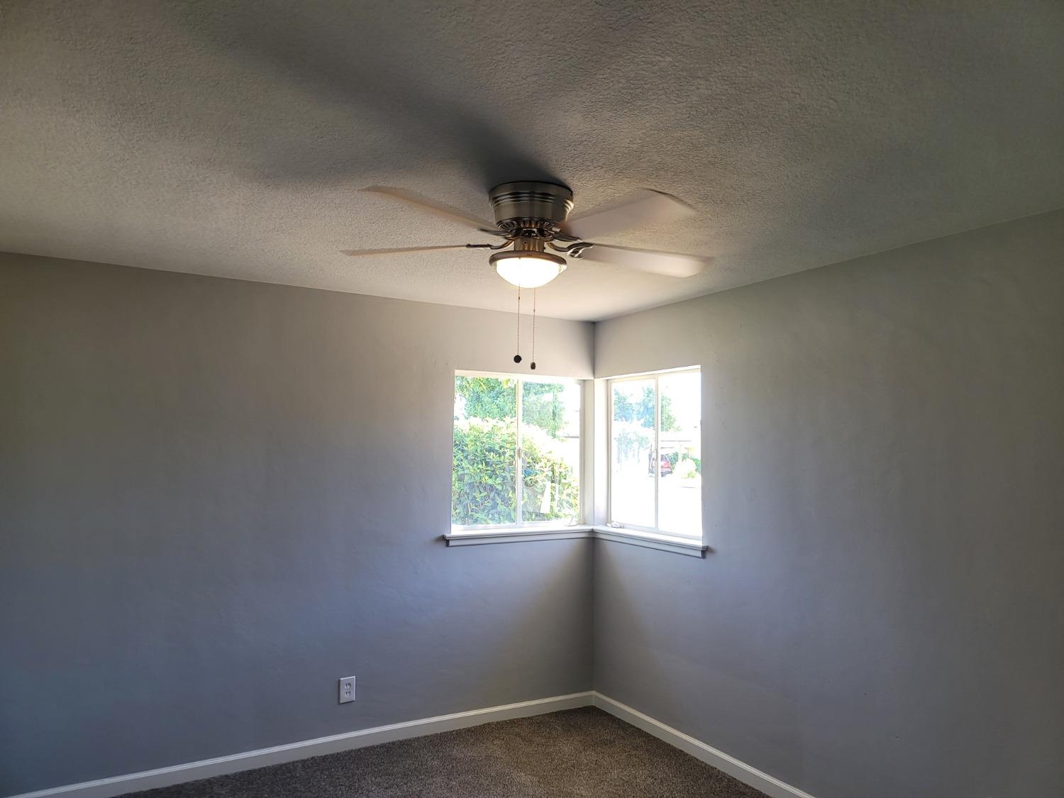 522 Willis Avenue Madera, CA 93637 - Photo 21 of 40 an empty room with a window