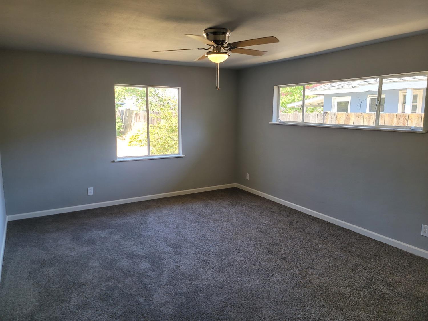 522 Willis Avenue Madera, CA 93637 - Photo 28 of 40 an empty room with a window