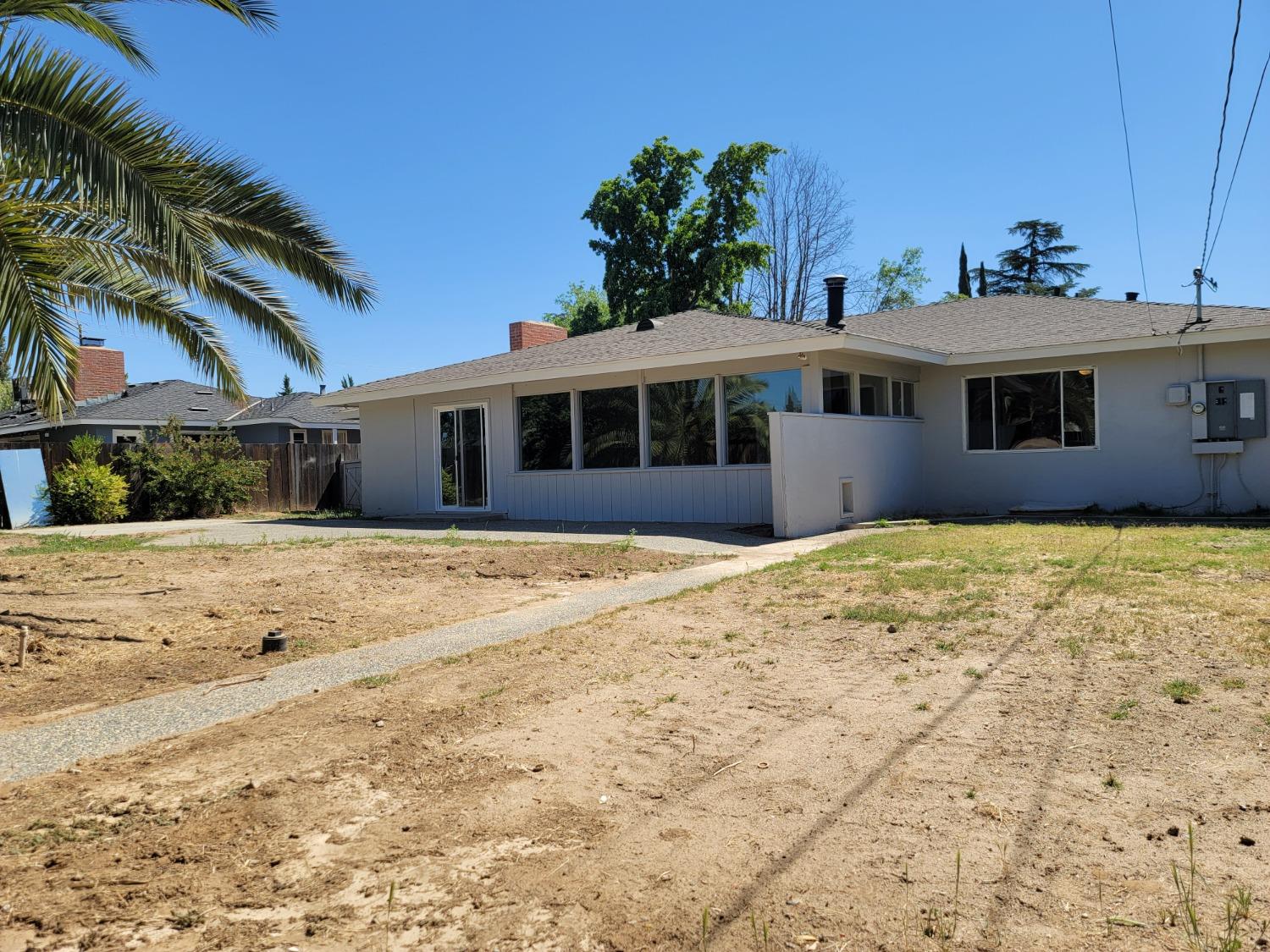 522 Willis Avenue Madera, CA 93637 - Photo 36 of 40 a front view of a house with a yard