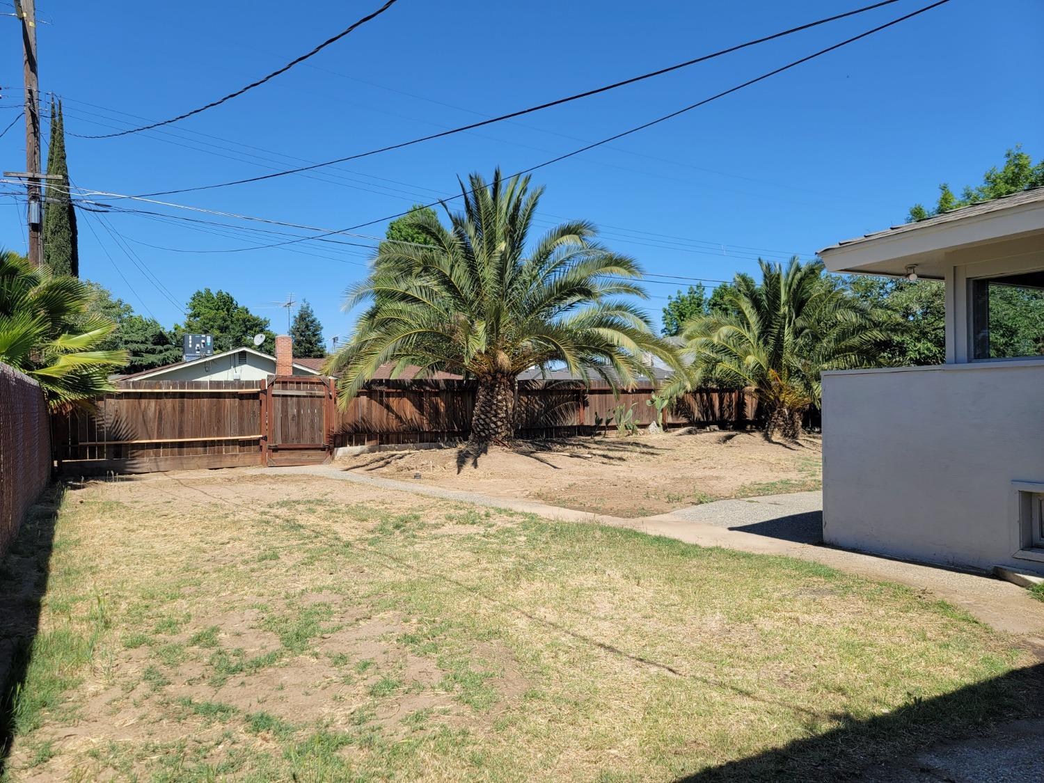 522 Willis Avenue Madera, CA 93637 - Photo 38 of 40 a view of a backyard