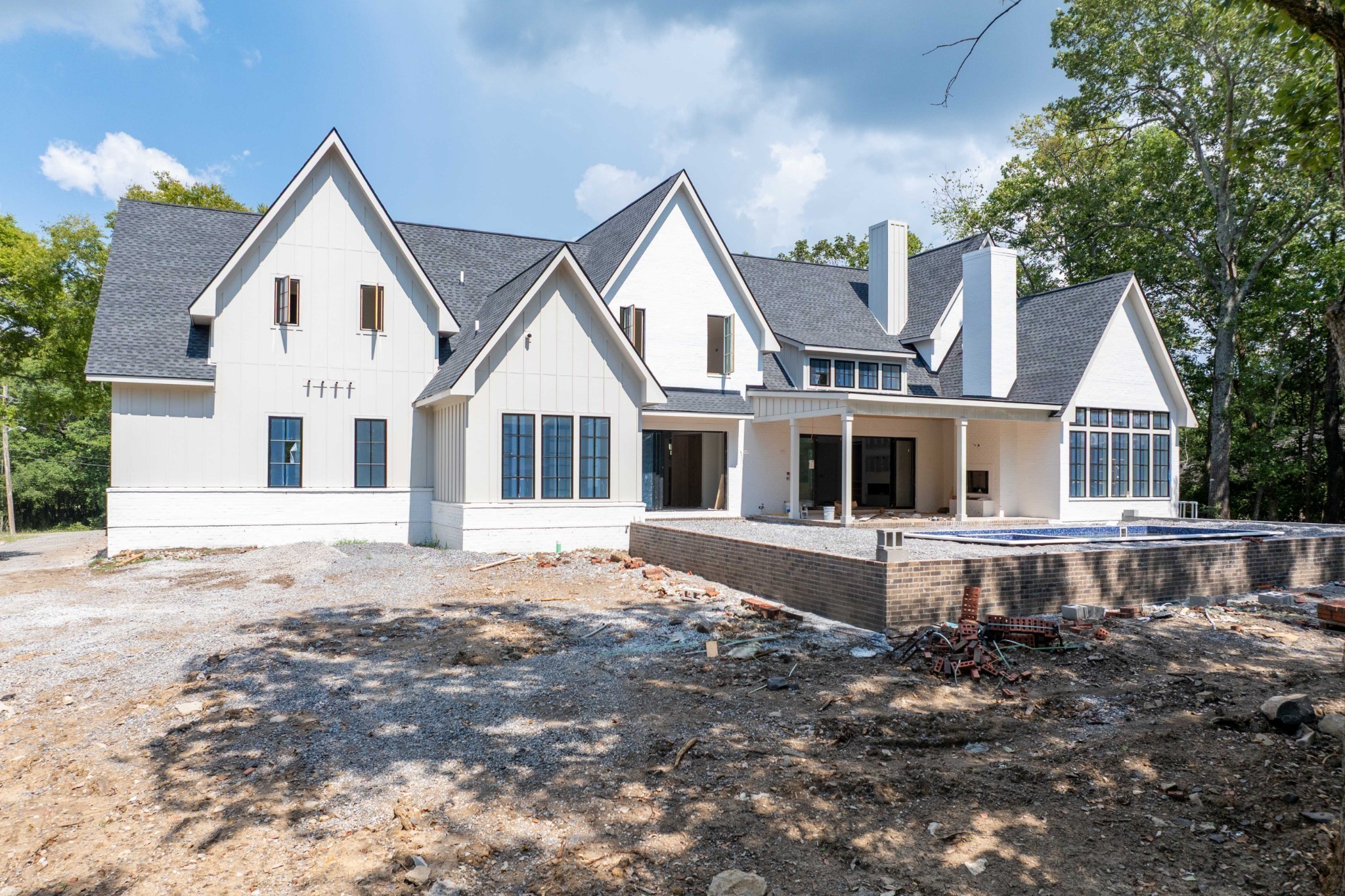 1019 Davidson Road Nashville, TN 37205 - Photo 3 of 6 a front view of a house with a yard