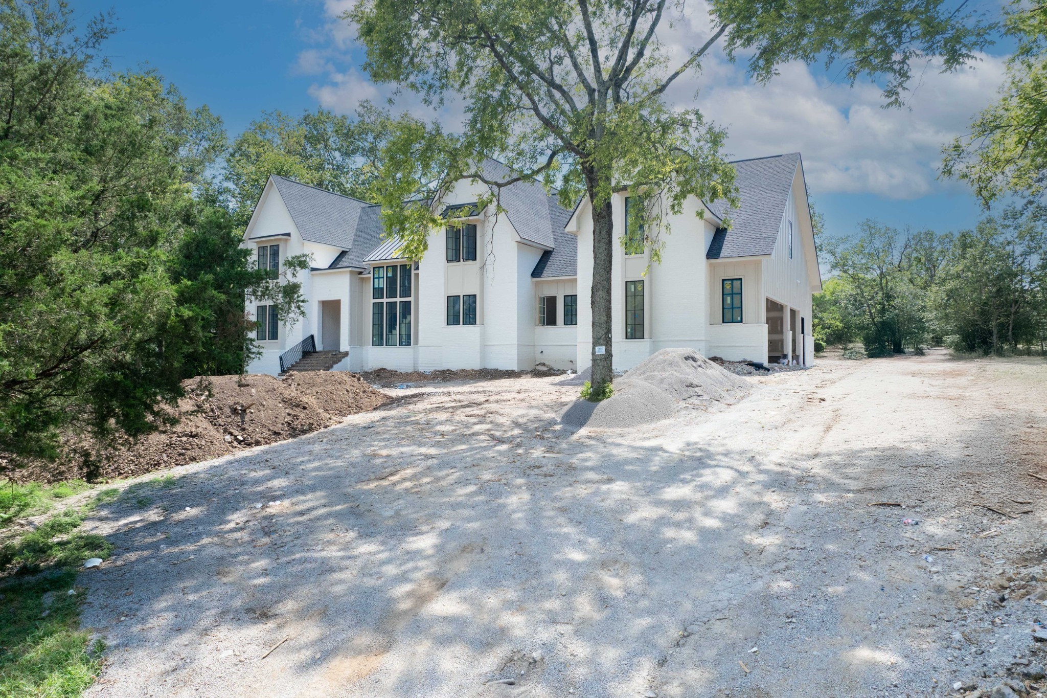 1019 Davidson Road Nashville, TN 37205 - Photo 6 of 6 a view of a white house with a yard