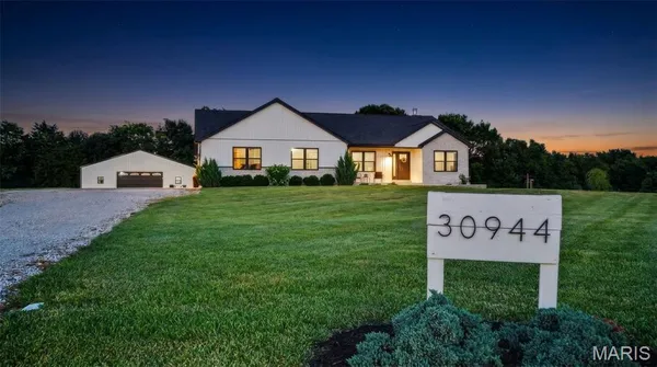 $575,000 | 30944 Bonnie Bell Drive, Warrenton, MO 63383