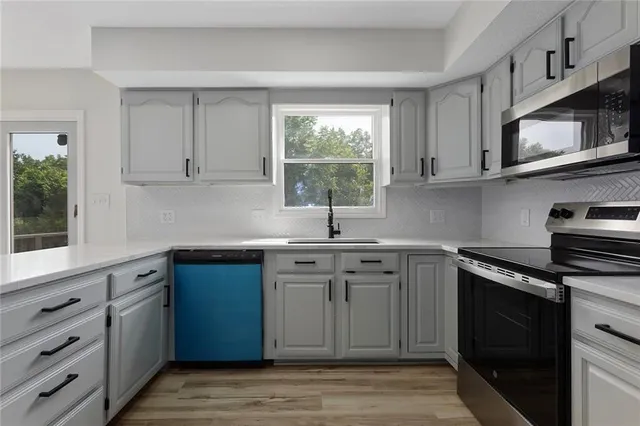 $395,000 | 5601 North Flint Ridge Road, Kansas City, MO 64151