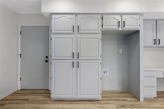 $395,000 | 5601 North Flint Ridge Road, Kansas City, MO 64151