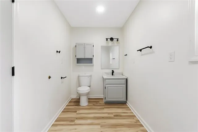 $395,000 | 5601 North Flint Ridge Road, Kansas City, MO 64151