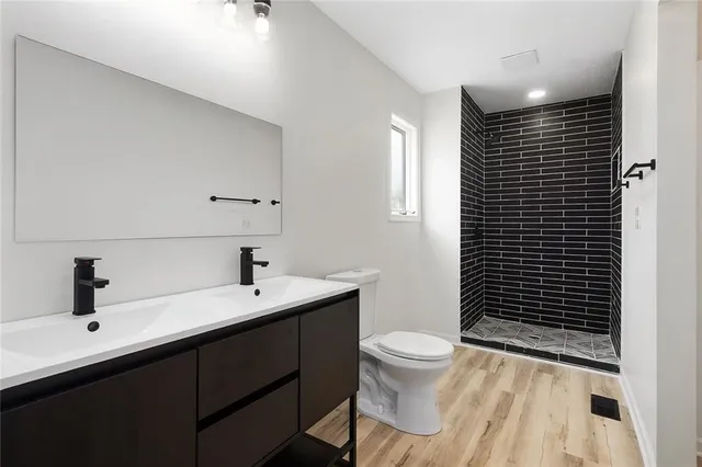 $395,000 | 5601 North Flint Ridge Road, Kansas City, MO 64151